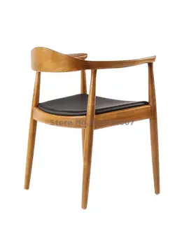 Изготовленный на заказ стул Кеннеди в скандинавском стиле из массива дерева Обеденный стул Домашний Деревянный стул Скандинавская спинка Бревенчатый подлокотник Простой
