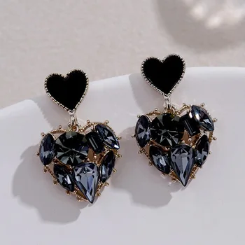 Модные серьги-гвоздики с черным кристаллом Love Heart для женщин и девочек, ювелирные изделия для вечеринок, подвески eh102