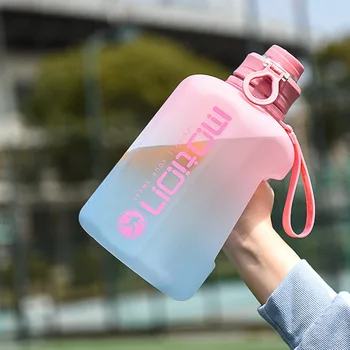 2023 Спортивная бутылка для воды большой емкости 2,2 л с соломинками для путешествий на открытом воздухе, занятий спортом, портативного пластикового стаканчика Rietjes для студентов